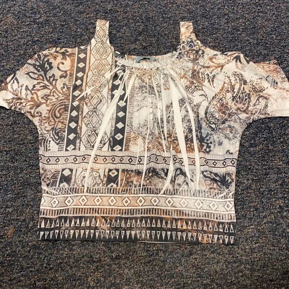 Unity World Wear Aztec Pront Cold Shoulder Top PL